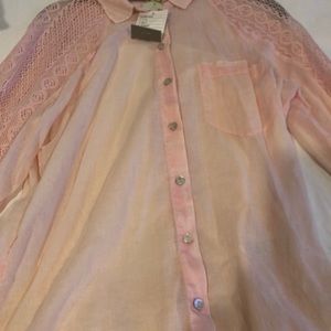HOLDING HORSES Tops - Beautiful, soft pink button-down tunic HOLDING HORSES Tops - Beautiful, soft pink button-down tunic